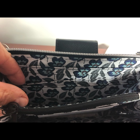 Vera Bradley Wristlet w: Tons of Pockets/Space ! - Picture 3 of 12